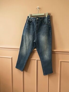 Frye High Rise Straight Leg Jeans. Stretchy. Vintage Wash. Size: 14